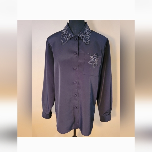 BUNDLE: Lululemon jacket and two vintage blouses - Picture 3 of 4